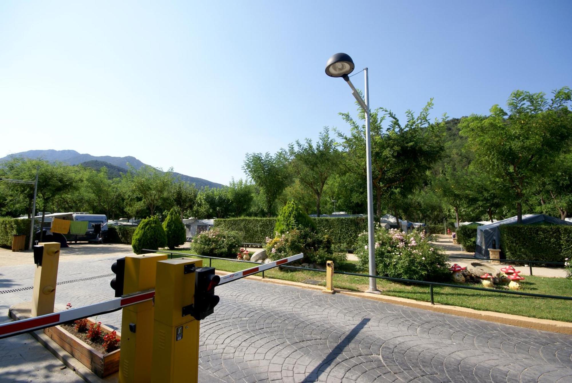 Hotel Camping Bassegoda Park Albanya Esterno foto